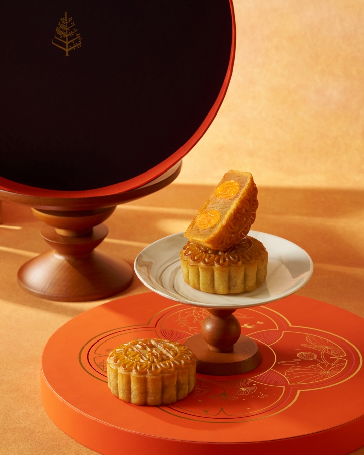 Celebrate Mid-Autumn Festival with luxurious mooncakes from Four Seasons Beijing, featuring traditional and modern flavors in elegantly designed gift boxes, perfect for reunion.