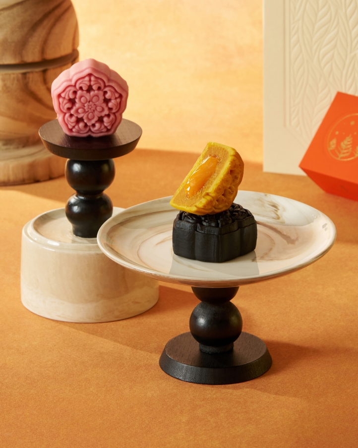 Celebrate Mid-Autumn Festival with luxurious mooncakes from Four Seasons Beijing, featuring traditional and modern flavors in elegantly designed gift boxes, perfect for reunion.