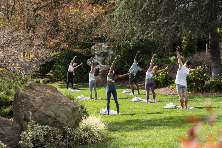 Four Seasons Hotel Westlake Village reveals 2025 wellness retreat dates, offering expert-led programs focused on weight management, performance, and beauty, with luxurious amenities and personalized care.