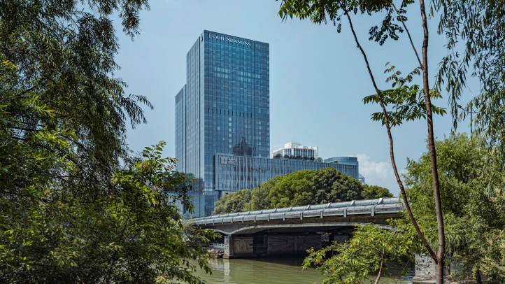 Four Seasons Hotel Hangzhou at Hangzhou Centre is now accepting reservations for October. Enjoy a central location in Wulin Square with access to vibrant shopping, dining, and entertainment.