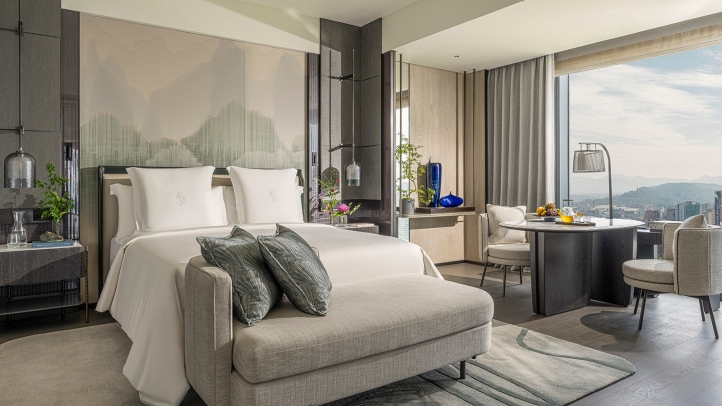 Four Seasons Hotel Hangzhou at Hangzhou Centre is now accepting reservations for October. Enjoy a central location in Wulin Square with access to vibrant shopping, dining, and entertainment.