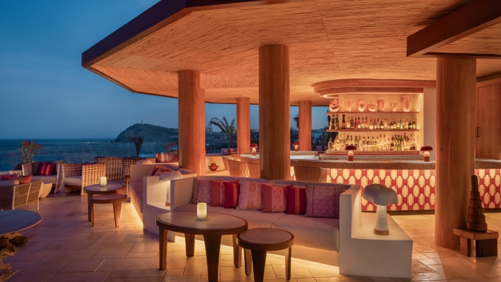 Four Seasons Resort Cabo San Lucas introduces eight innovative dining and drinking venues, featuring world-class cuisine by Chef Richard Sandoval, enhancing the culinary scene in Los Cabos.