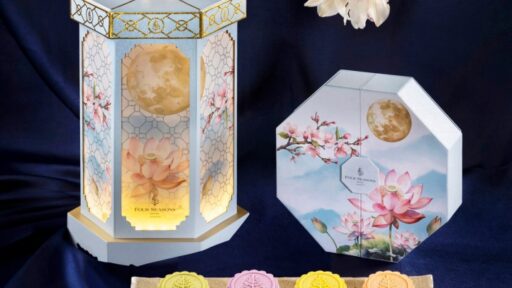 Celebrate the Mid-Autumn Festival with Four Seasons Hotel Jakarta’s exquisite mooncakes and fortune cakes, beautifully packaged in a lantern-inspired gift box, perfect for sharing or gifting.