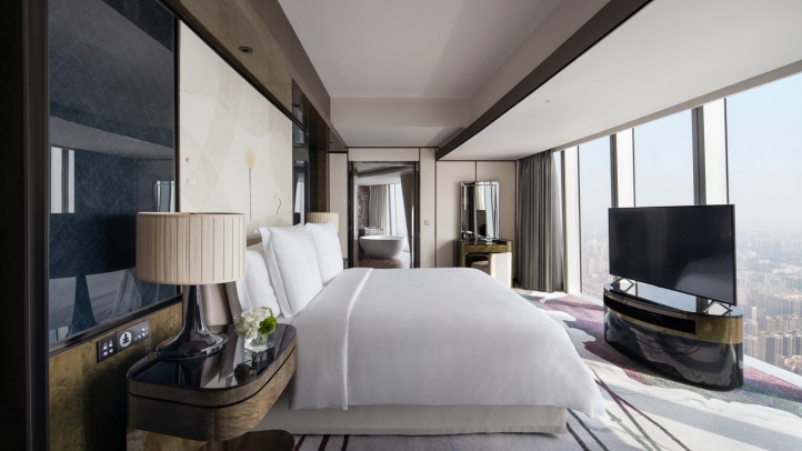 Four Seasons Hotel Guangzhou invites global travelers to elevate their Canton Fair experience with luxury accommodations, convenient access to the fair, and exceptional dining from October 15 to November 4, 2024.