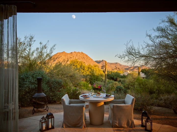 Four Seasons Resort Scottsdale at Troon North unveils new activities, including wine and painting sessions, celestial picnics, mixology classes, cake decorating, paella workshops, and private dinners.