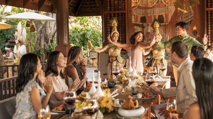 Get inspired for an unforgettable year-end holiday at Four Seasons with exclusive experiences, from luxury retreats and festive dining to unique activities and personalized gifts.