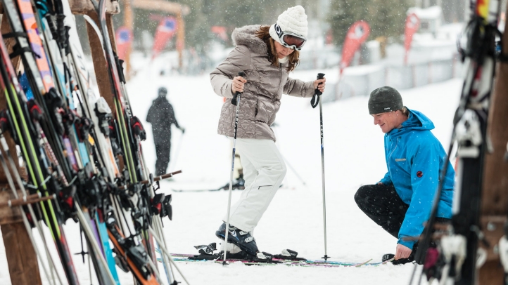 This holiday season, Four Seasons Resort Jackson Hole offers a magical winter escape with premier skiing, festive dining, family activities, and luxurious spa treatments amidst the stunning Jackson Hole landscape.