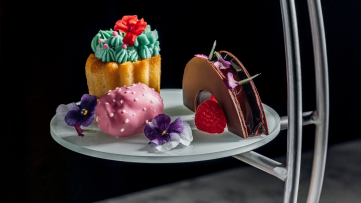 Experience a luxurious afternoon at Four Seasons Resort Scottsdale’s Onyx Bar & Lounge with their new Fall Afternoon Tea, featuring gourmet treats and stunning desert views.