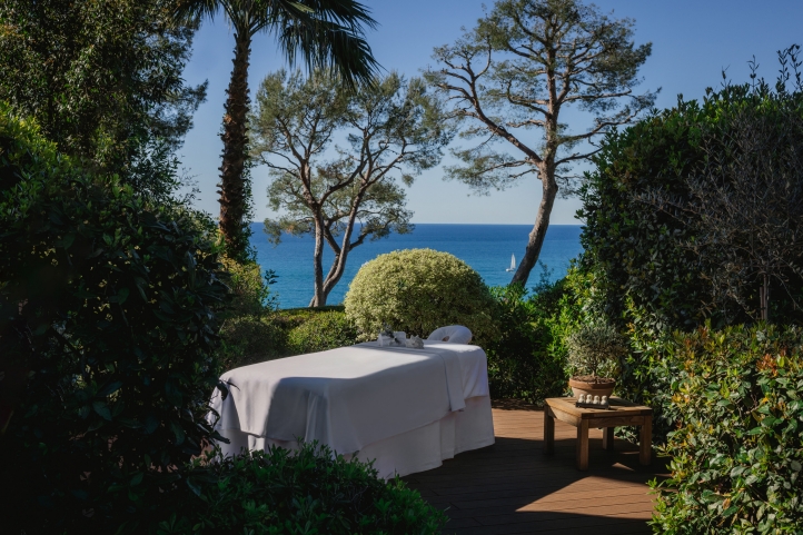 Grand-Hôtel du Cap-Ferrat, A Four Seasons Hotel, hosts a transformative four-day women’s wellness retreat with Marta Hobbs this October, focusing on self-care, relaxation, and personal growth.