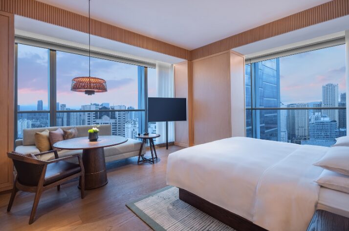 Hyatt Hotels Corporation announces the opening of Grand Hyatt Kunming in Yunnan's capital, Kunming. Located in Spring City 66 plaza, this luxurious hotel offers modern luxury and exceptional service inspired by Yunnan’s rich culture.