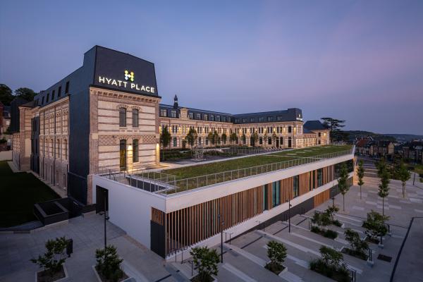 Hyatt Place Rouen opens in a historic 1886 building, blending modern design with Rouen's rich heritage. Ideal for travelers, it offers luxury rooms, French cuisine, and wellness amenities.