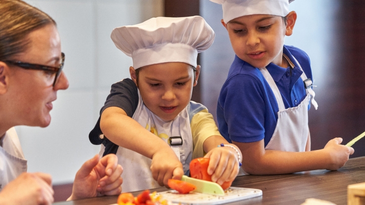 Join the Petit Pavyllon series at Michelin-starred Pavyllon London, where kids enjoy a fun cooking class while parents savor a gourmet lunch. Perfect for foodie families!