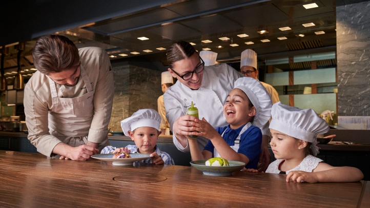 Join the Petit Pavyllon series at Michelin-starred Pavyllon London, where kids enjoy a fun cooking class while parents savor a gourmet lunch. Perfect for foodie families!