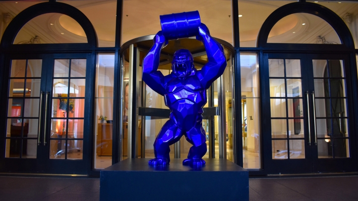 Experience Richard Orlinski's vibrant sculptures at Beverly Wilshire and Rodeo Drive, showcasing dynamic art in Beverly Hills through November 2024. A must-see public exhibition.