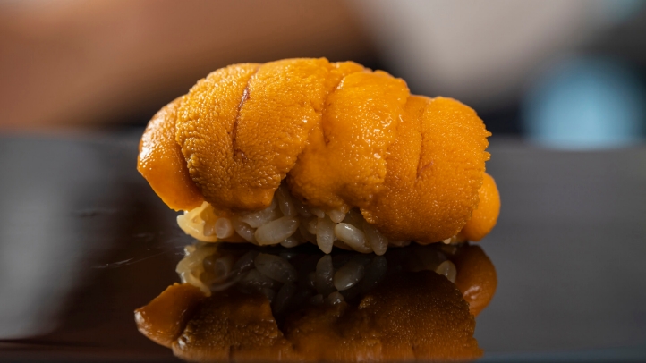 Yotsuba at Four Seasons Hotel Dalian introduces a luxurious sea urchin menu, featuring fresh, seasonal maruni and purple sea urchins in innovative dishes crafted by master chefs.