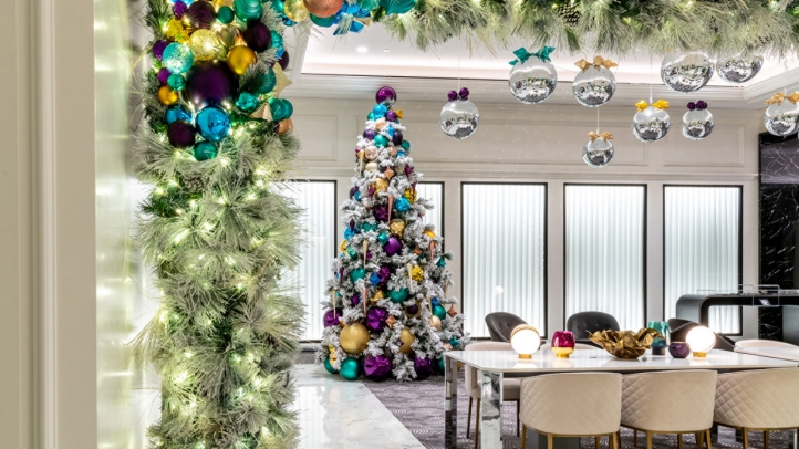 Four Seasons Hotel Chicago celebrates 35 years of holiday magic with festive experiences, including Teddy Bear Tea, holiday brunches, and family-friendly activities starting November 23, 2024.