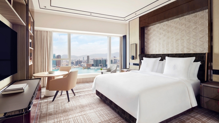 Escape to luxury this fall at Four Seasons Hotel Hong Kong with world-class dining, wellness experiences, family-friendly adventures, and stunning views, all in the heart of the city.