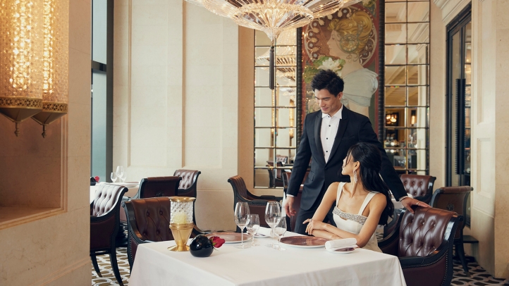 Escape to luxury this fall at Four Seasons Hotel Hong Kong with world-class dining, wellness experiences, family-friendly adventures, and stunning views, all in the heart of the city.