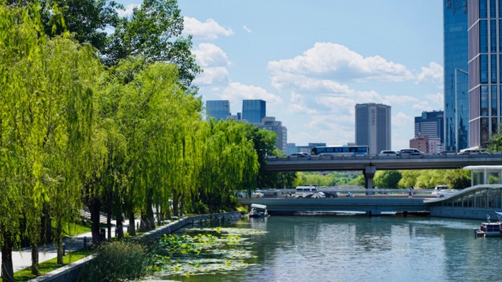 Experience autumn’s golden beauty at Four Seasons Hotel Beijing by the serene Liangma River. Enjoy luxurious stays, seasonal dining, and family-friendly adventures during Golden Week.