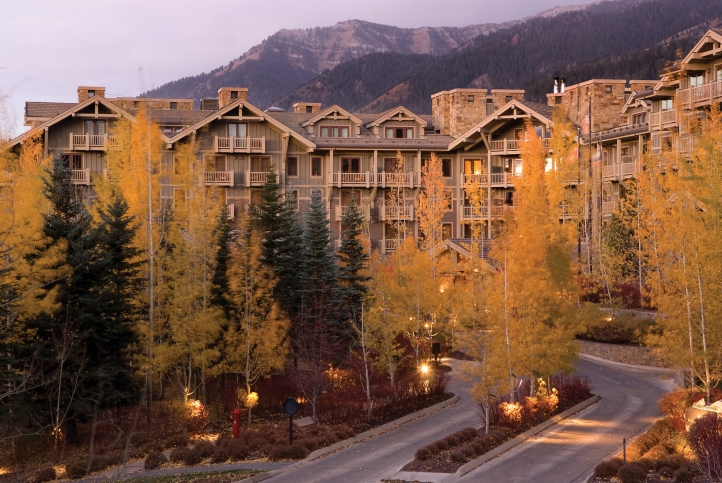 Plan an unforgettable fall family getaway at Four Seasons Resort and Residences Jackson Hole, featuring vibrant foliage, wildlife adventures, stargazing, and a range of family-friendly activities.