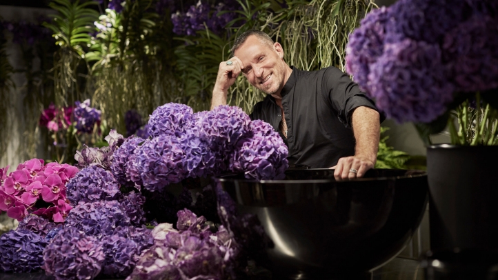 Four Seasons Resort Dubai at Jumeirah Beach unveils a breathtaking floral experience by Jeff Leatham, celebrating nature, luxury, and the resort’s ten-year anniversary in Dubai.