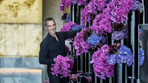 Four Seasons Resort Dubai at Jumeirah Beach unveils a breathtaking floral experience by Jeff Leatham, celebrating nature, luxury, and the resort’s ten-year anniversary in Dubai.