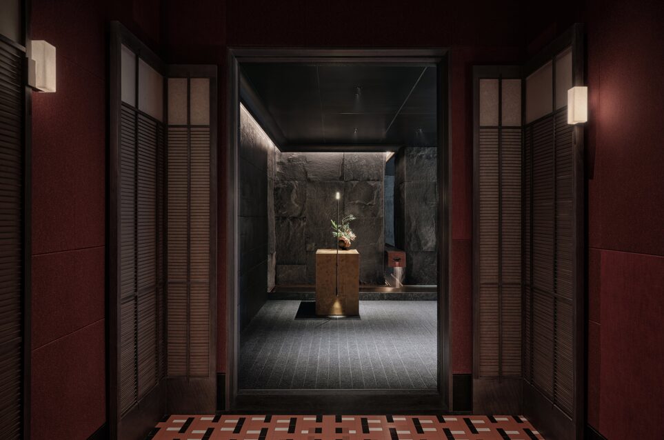 Alila Shanghai opens in Jing’an, offering luxury rooms, exclusive access to Zhangyuan, Michelin dining, rooftop bar, spa, and event spaces in Greater China’s first urban Alila hotel.