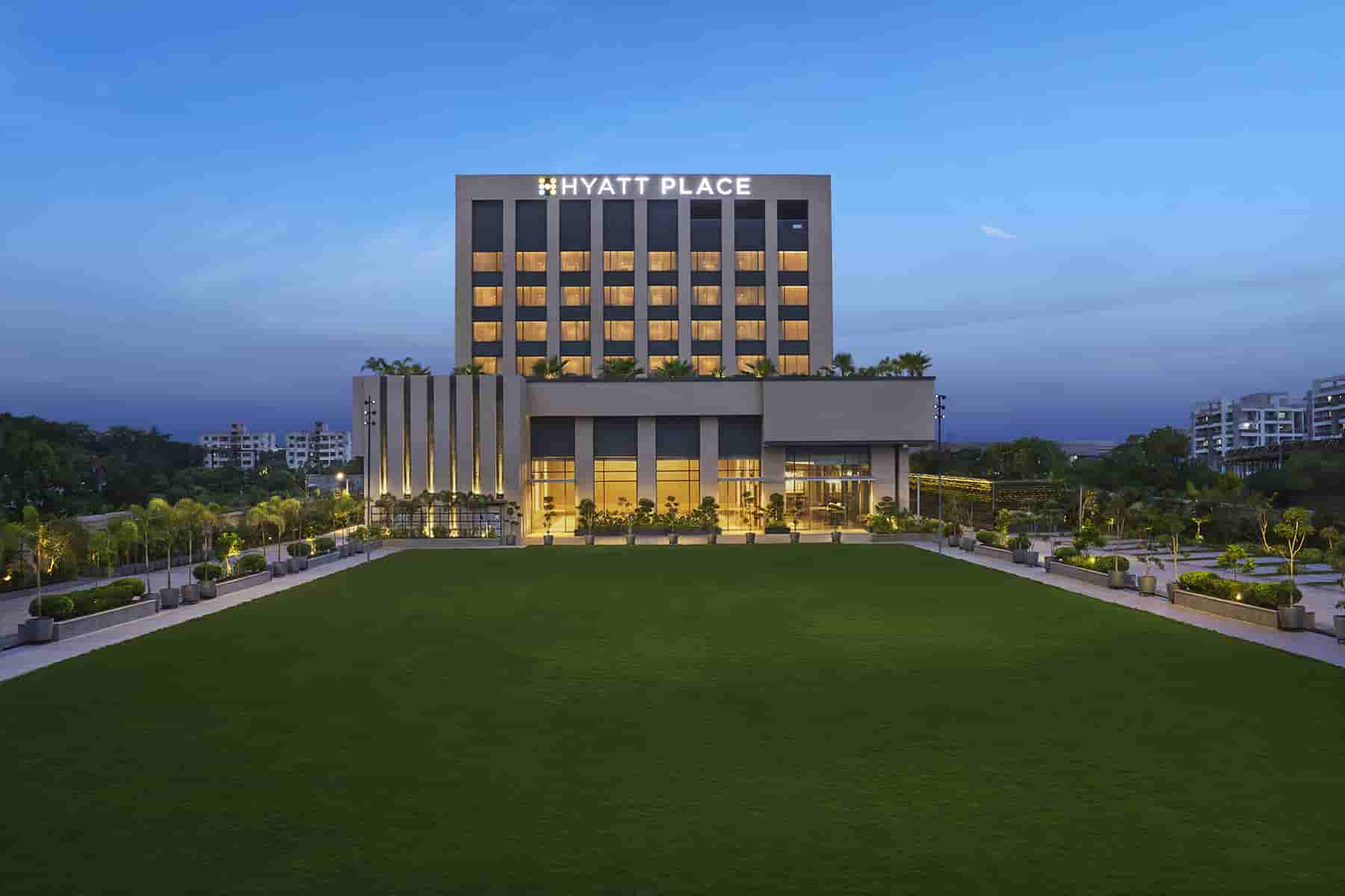 Hyatt Place opens near Aurangabad Airport, offering 150 modern rooms, spacious event spaces, and easy access to business hubs and tourist sites like the Ajanta and Ellora caves.