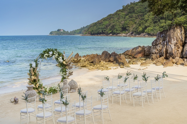 Four Seasons Resorts Thailand offers idyllic settings for weddings, from beachfront ceremonies in Koh Samui to serene rice paddies in Chiang Mai, blending luxury with authentic Thai traditions.