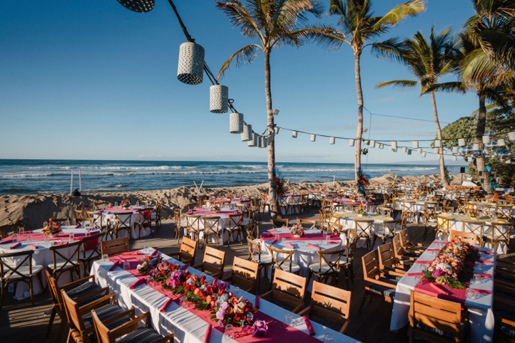 Celebrate the 2024 festive season at Four Seasons Resort Hualalai with holiday feasts, cultural events, family activities, and luxurious experiences, all set in Hawaii's stunning surroundings.