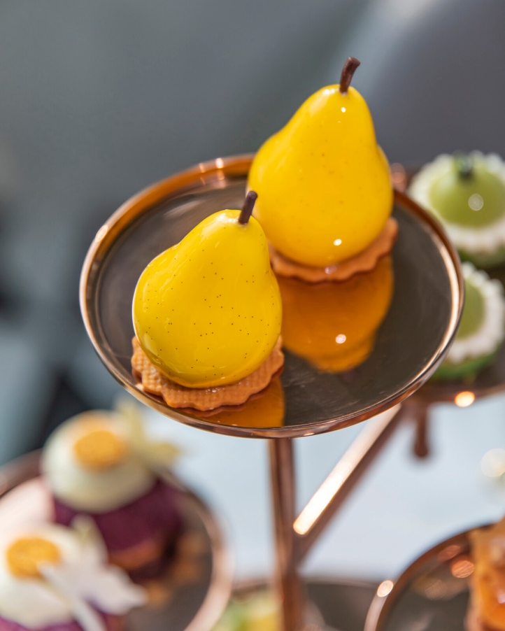 Experience the flavors of autumn with the "Fall in Dalian" afternoon tea at Four Seasons Hotel Dalian Lobby Lounge, featuring seasonal fruits, nuts, savory bites, and exquisite desserts.