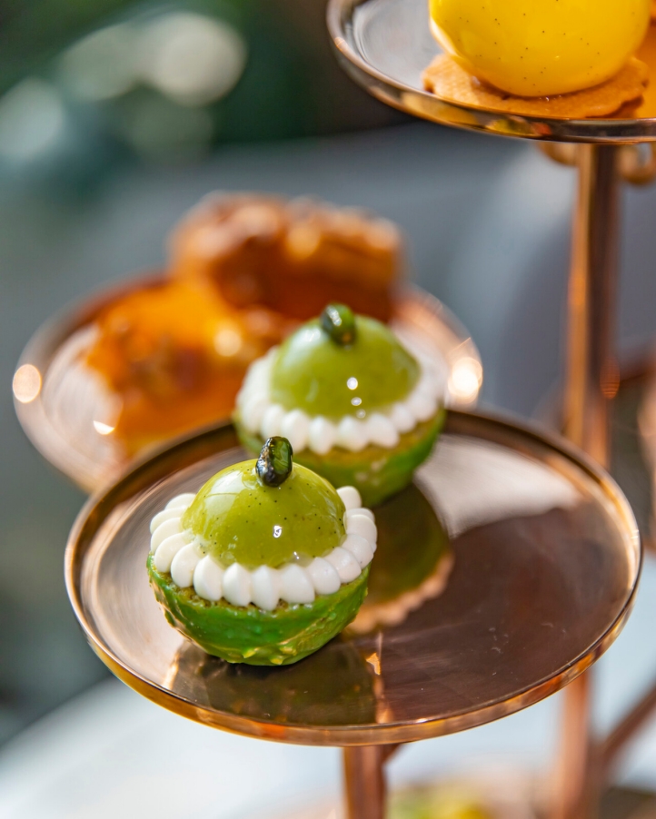 Experience the flavors of autumn with the "Fall in Dalian" afternoon tea at Four Seasons Hotel Dalian Lobby Lounge, featuring seasonal fruits, nuts, savory bites, and exquisite desserts.