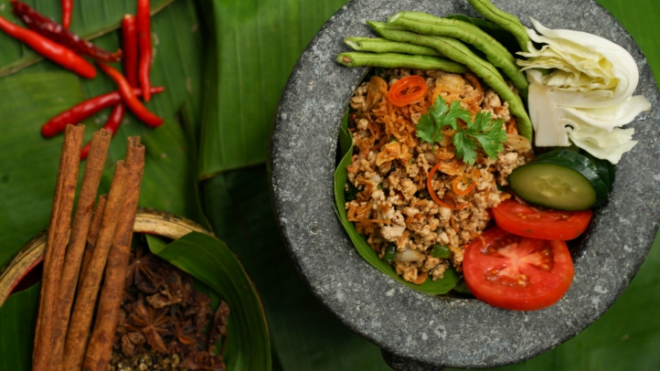 At Rim Tai Kitchen at Four Seasons Resort Chiang Mai, guests embark on an interactive culinary journey, exploring authentic Thai flavors with hands-on cooking classes led by expert chefs.