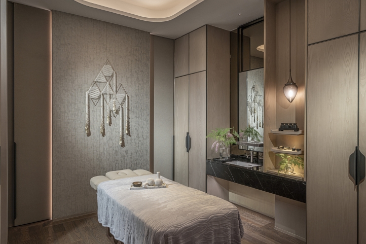 Form Recovery and Wellness opens a new physiotherapy centre at Four Seasons Hotel Bangkok at Chao Phraya River, offering guests expert recovery and wellness services in a luxurious setting.