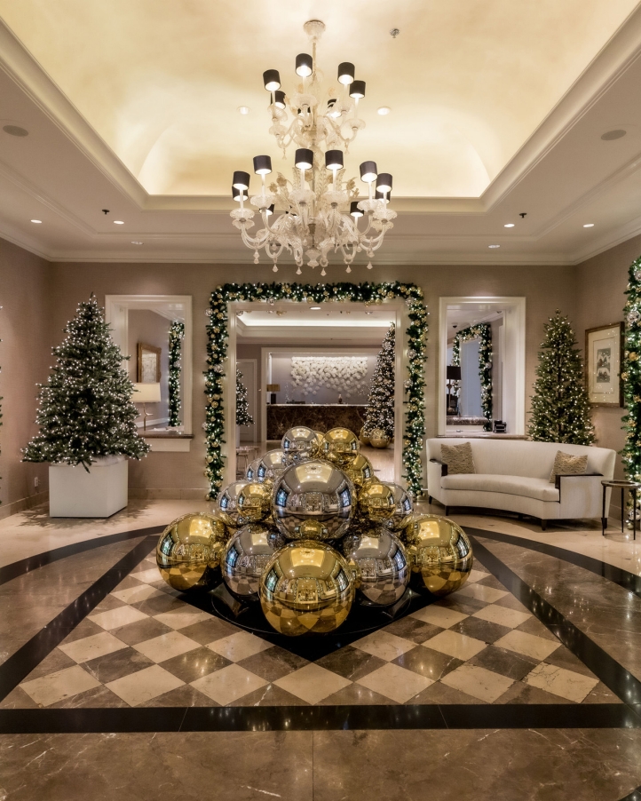 Four Seasons Hotel Los Angeles at Beverly Hills unveils Veil & Velvet, a Hollywood-inspired speakeasy, alongside festive dining and luxury holiday experiences for families, couples, and friends.