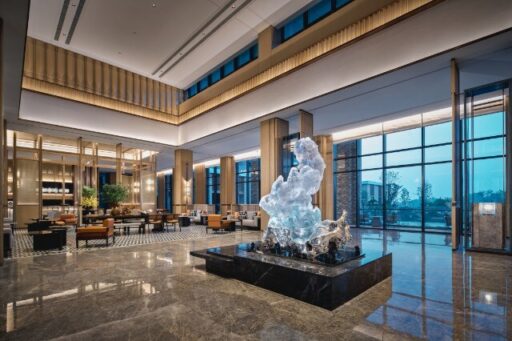 Hyatt Regency Huangshan Hengjiangwan opens, offering a luxurious retreat with stunning views of Huangshan, modern amenities, diverse dining, and flexible event spaces for guests to enjoy.