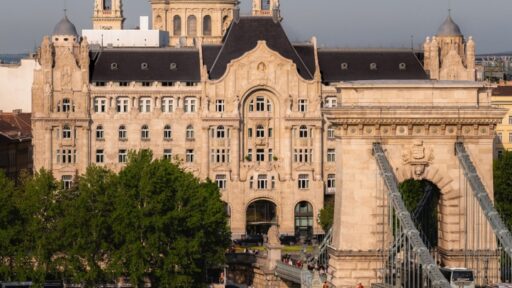 Four Seasons Hotel Gresham Palace Budapest marks Breast Cancer Awareness Month with pink-themed treats and cocktails, donating 15% of proceeds to Mellrákinfó Egyesület for cancer prevention.