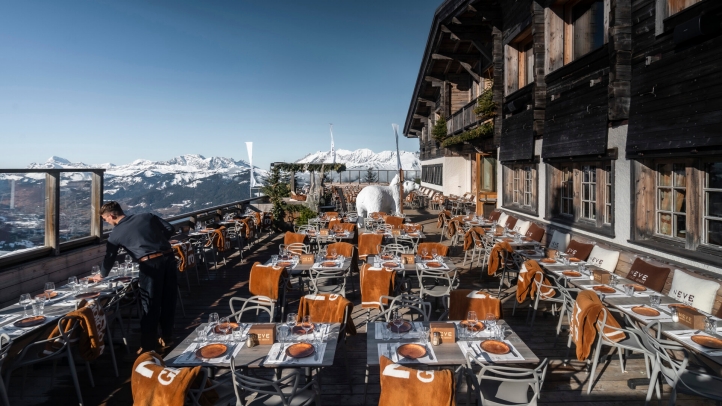 This winter, Four Seasons Hotel Megève and Edmond de Rothschild Heritage present new culinary experiences, including French classics, après-ski tea, and alpine-inspired fine dining.