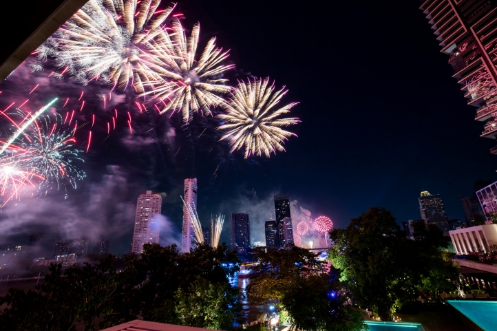 Celebrate the 2024 holiday season at Four Seasons Hotel Bangkok on the Chao Phraya River, featuring festive dining, afternoon teas, and a New Year’s Eve riverside gala with stunning fireworks.