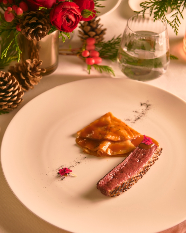 Celebrate the holidays at Dani Brasserie, Four Seasons Hotel Madrid, with Chef Dani García’s exquisite festive menus, innovative flavors, and breathtaking terrace views.