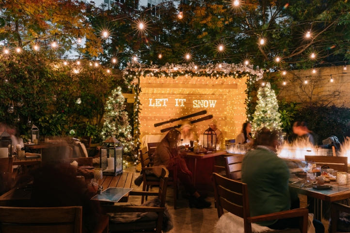 Step into a winter wonderland as Après Village returns to Four Seasons Silicon Valley, blending alpine charm, festive decor, and seasonal dining on the Quattro Restaurant terrace.