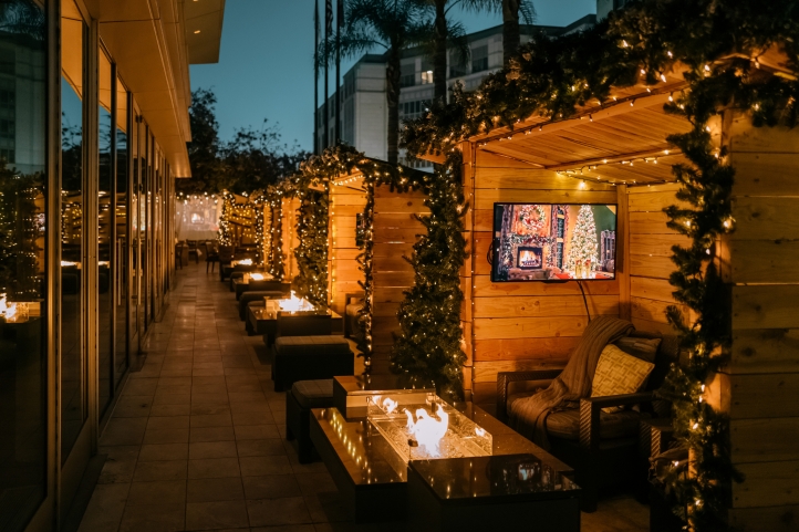 Step into a winter wonderland as Après Village returns to Four Seasons Silicon Valley, blending alpine charm, festive decor, and seasonal dining on the Quattro Restaurant terrace.