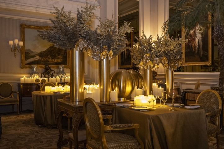 This December, Four Seasons Hotel George V, Paris offers a festive holiday experience with stunning decor, seasonal tea-time treats, and unforgettable dining, all crafted in elegant winter style.