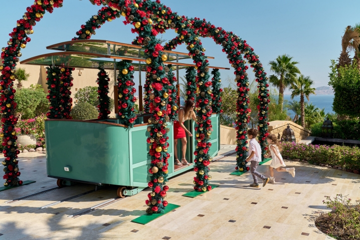 Celebrate the holiday season in sun-kissed luxury at Four Seasons Resort Sharm El Sheikh, with beachside festivities, enchanting decor, family activities, and exquisite holiday dining by the Red Sea.