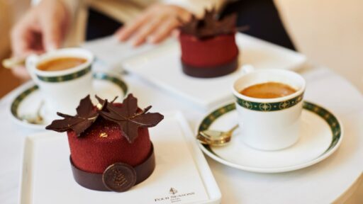 Celebrate World Kindness Day at Four Seasons Hotel Madrid with the Gâteau de la Bondad, a charity dessert supporting Juegaterapia Foundation, available through January 6.