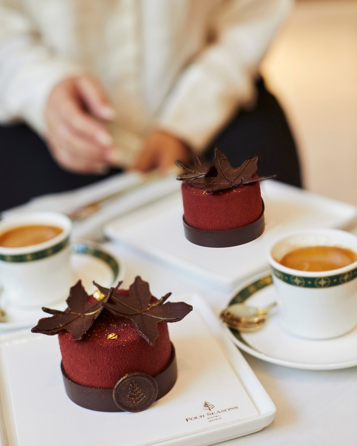 Celebrate World Kindness Day at Four Seasons Hotel Madrid with the Gâteau de la Bondad, a charity dessert supporting Juegaterapia Foundation, available through January 6.