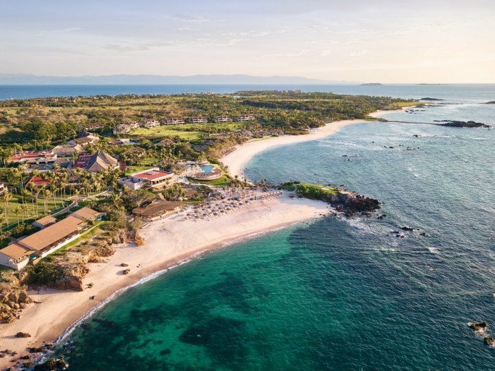 Four Seasons Resort Punta Mita earns the 2025 Good Housekeeping Family Travel Award for its exceptional family experiences, stunning Riviera Nayarit setting, and kid-friendly activities.