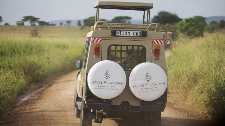 Join Tanzanian marathon runner Alphonce Simbu for guided runs through the Serengeti this festive season, blending adventure, wildlife, and luxury at Four Seasons Safari Lodge.