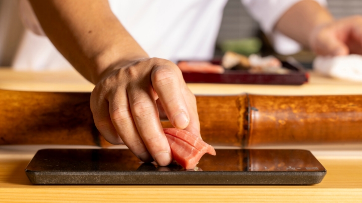 This winter, Four Seasons Resort Maldives at Landaa Giraavaru hosts Chef Toshiyuki Kobayashi for an exclusive omakase dining experience from December 28, 2024, to January 25, 2025.