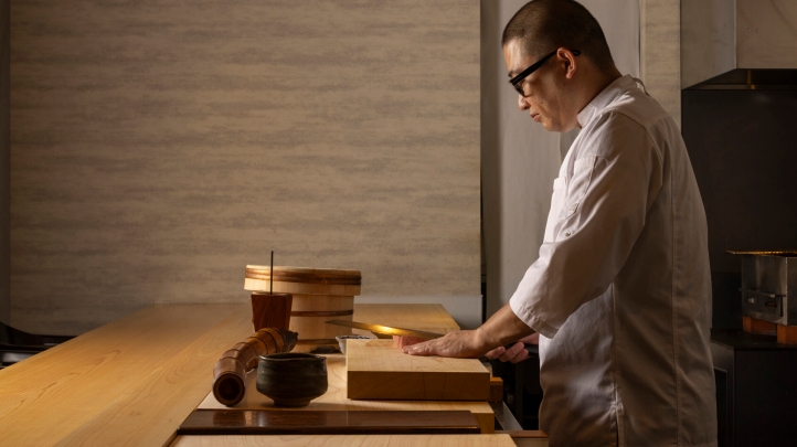 This winter, Four Seasons Resort Maldives at Landaa Giraavaru hosts Chef Toshiyuki Kobayashi for an exclusive omakase dining experience from December 28, 2024, to January 25, 2025.